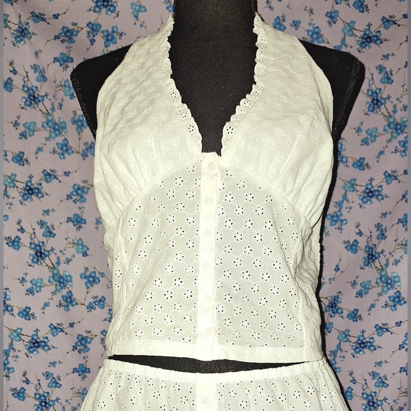 NWT PINK White Eyelet Halter - Picture 2 of 7